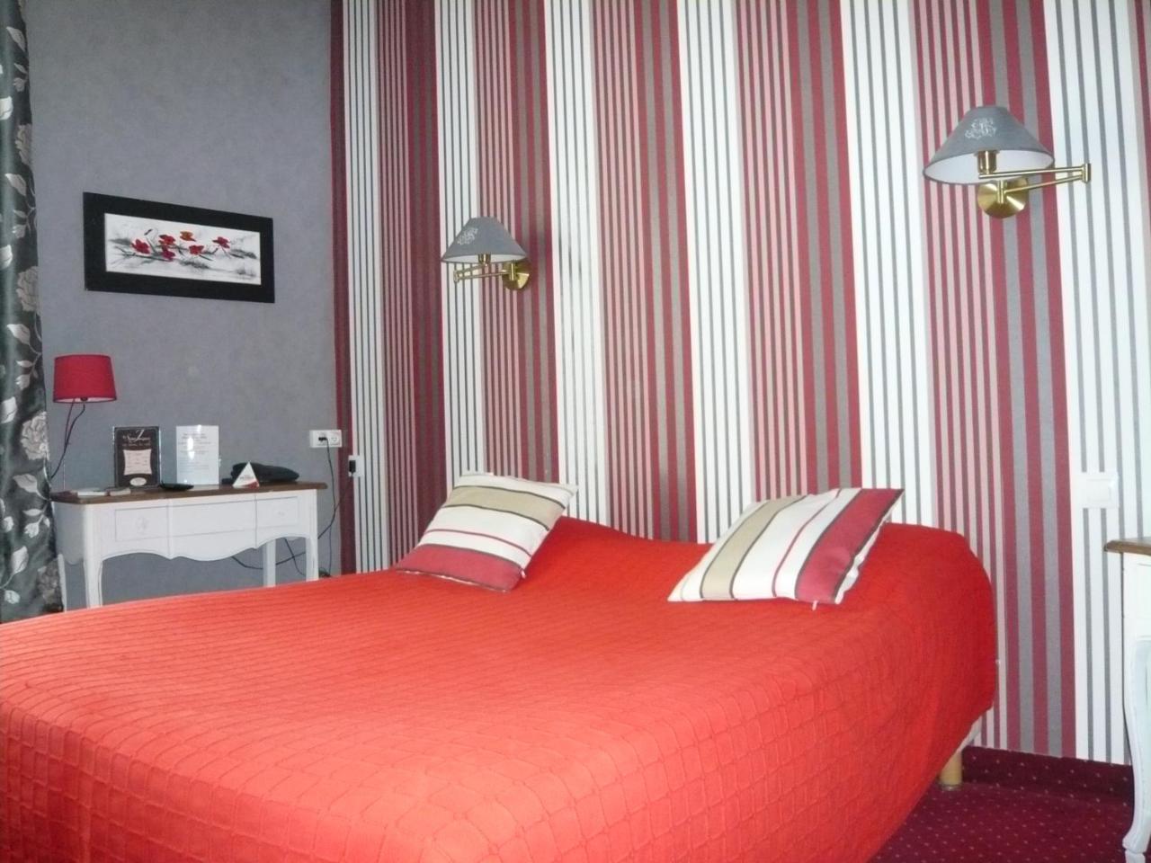 בלואה Hotel - Restaurant Saint Jacques מראה חיצוני תמונה