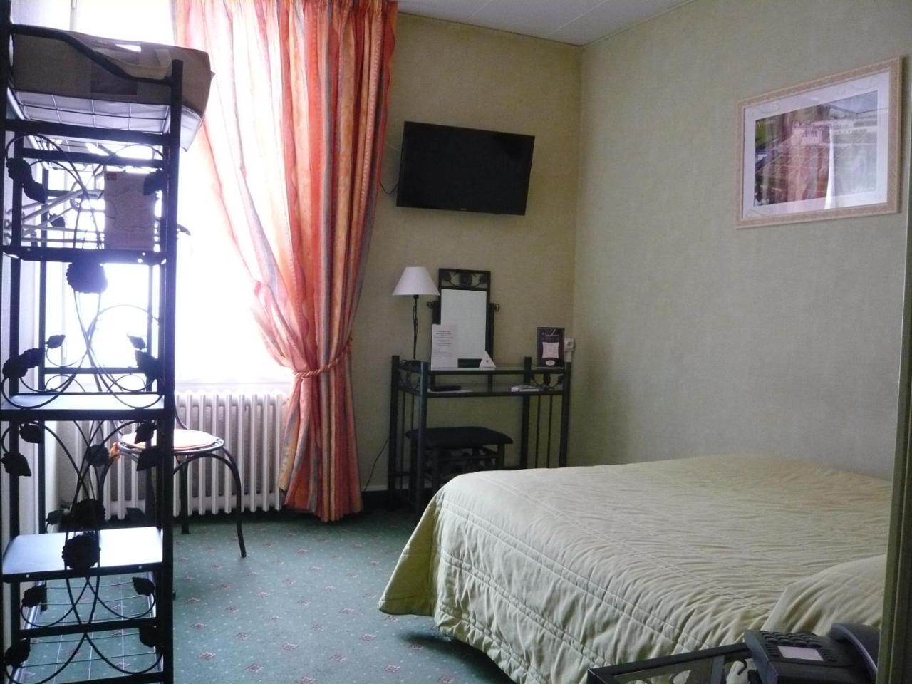 בלואה Hotel - Restaurant Saint Jacques מראה חיצוני תמונה