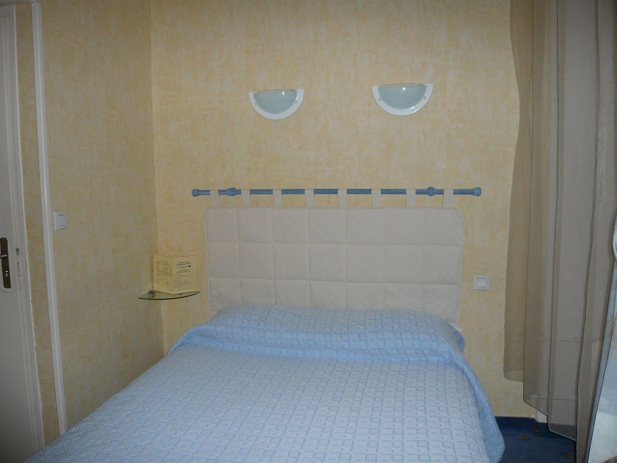 בלואה Hotel - Restaurant Saint Jacques מראה חיצוני תמונה