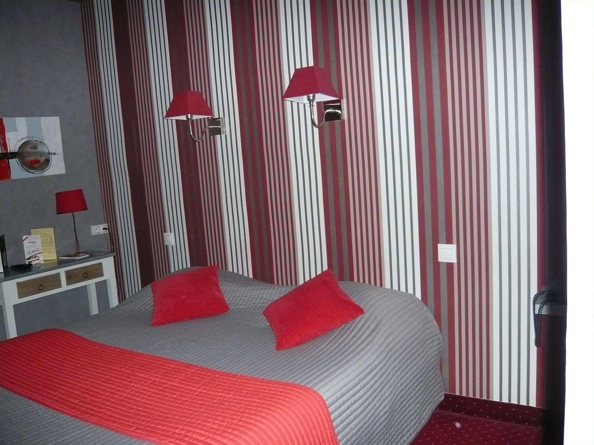 בלואה Hotel - Restaurant Saint Jacques מראה חיצוני תמונה